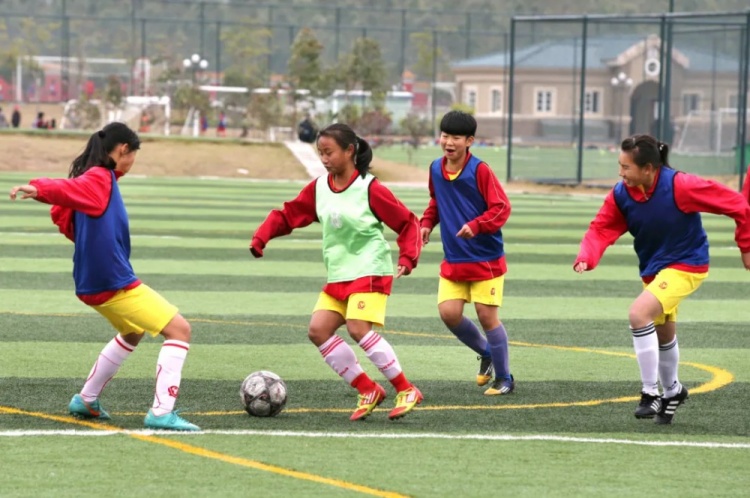 恒大足校發(fā)文:首批培養(yǎng)球員張琳艷榮膺2024中國女子金球獎(jiǎng)