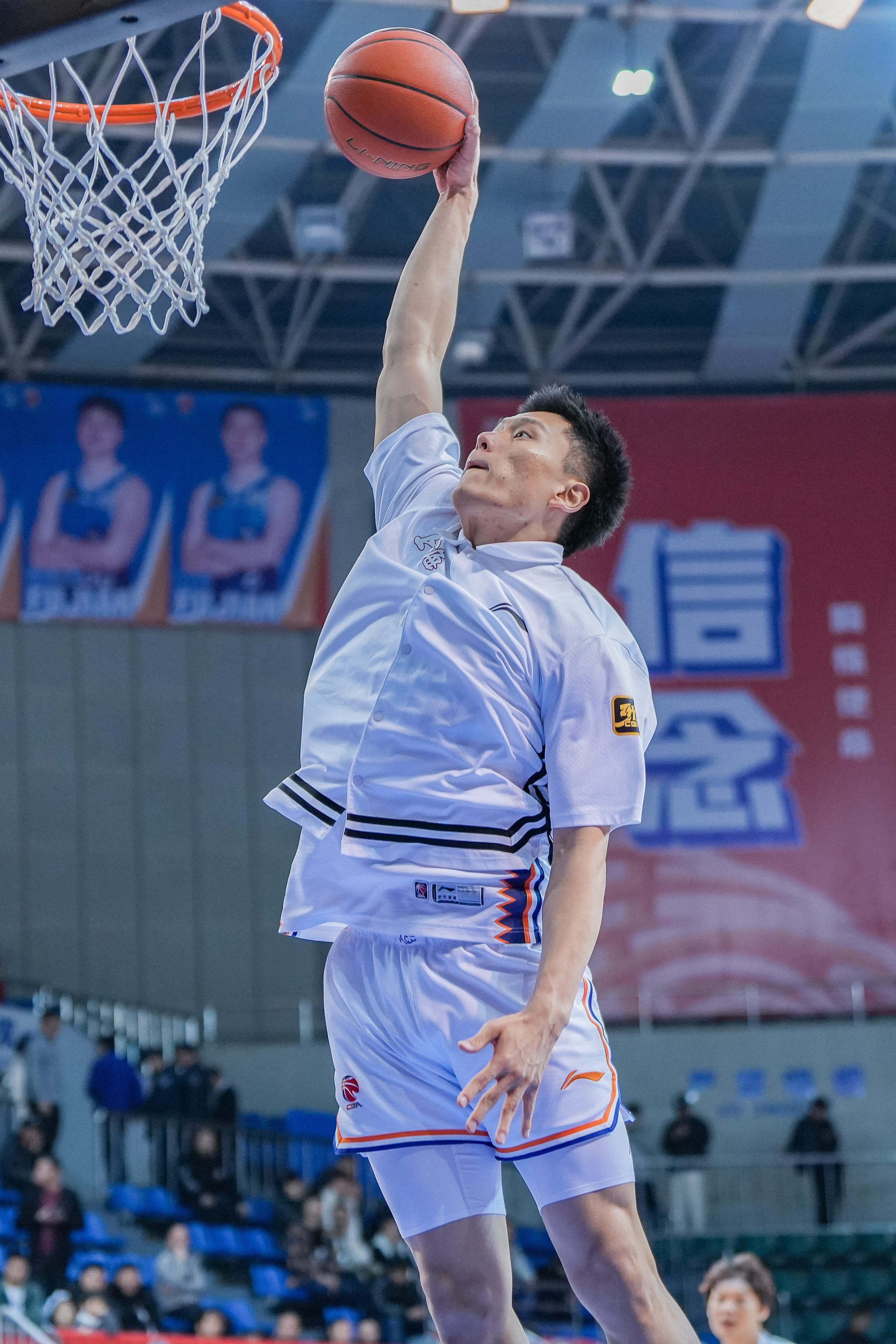  持續(xù)漲球！上海男籃“李花”組合—李弘權(quán)、李添榮