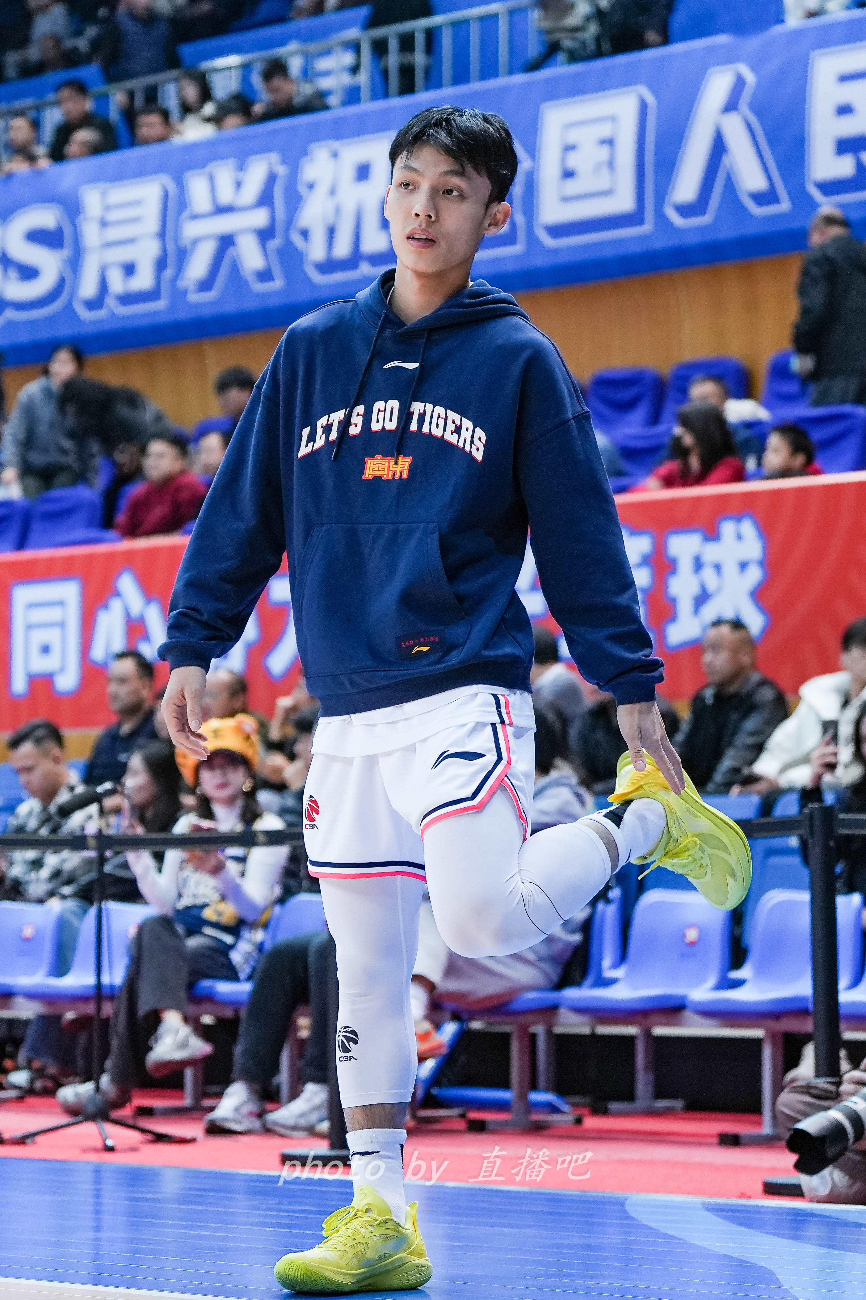 “控球中鋒”!徐杰這身體素質(zhì)有億點(diǎn)東西