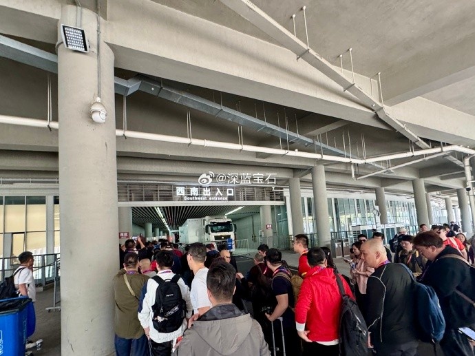  盛況空前！記者曬照：距離中澳之戰(zhàn)還有三小時，現(xiàn)場記者已超百名